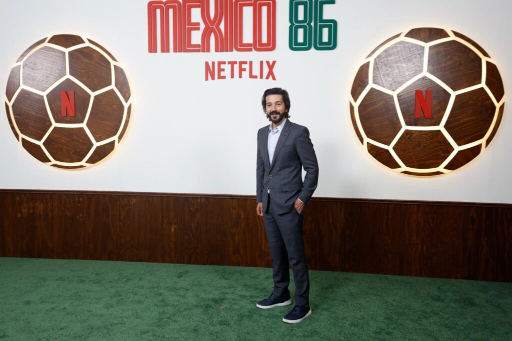 Diego Luna cuestiona honorabilidad de la FIFA ante estreno de México 86