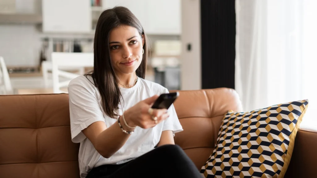 ¿Por qué muchas personas necesitan tener la televisión encendida todo el tiempo?