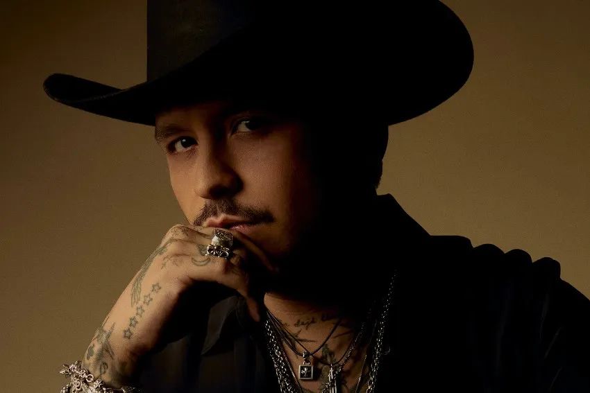 ‘Bandera blanca’: Christian Nodal estrena disco y sorprende con su nueva faceta musical