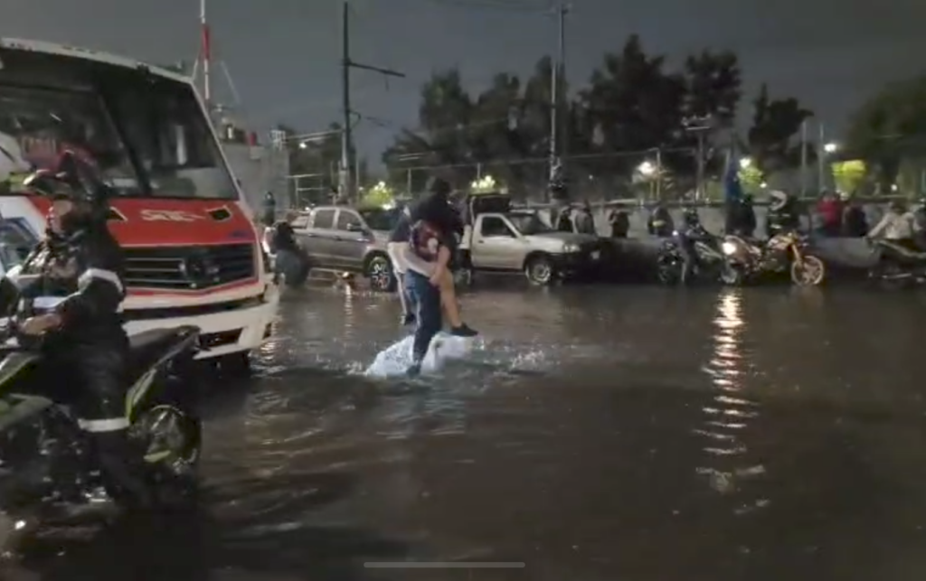 Fuerte lluvia azota a CDMX: autoridades atienden encharcamientos en seis alcaldías