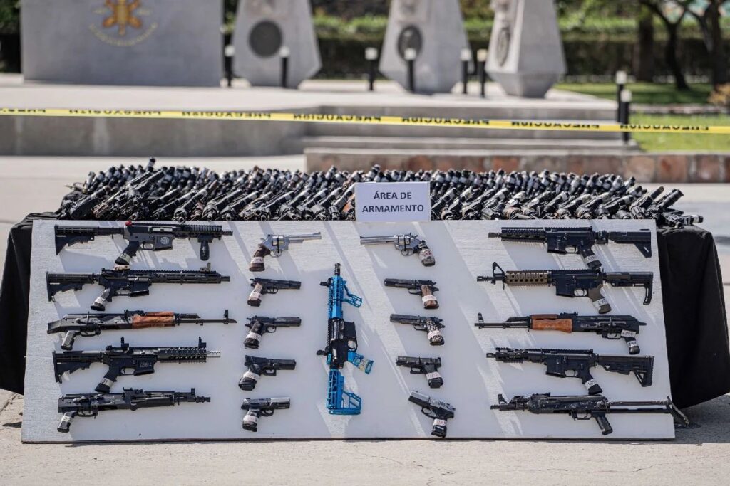 EU desmantela red de armas a México; detienen a 21 personas