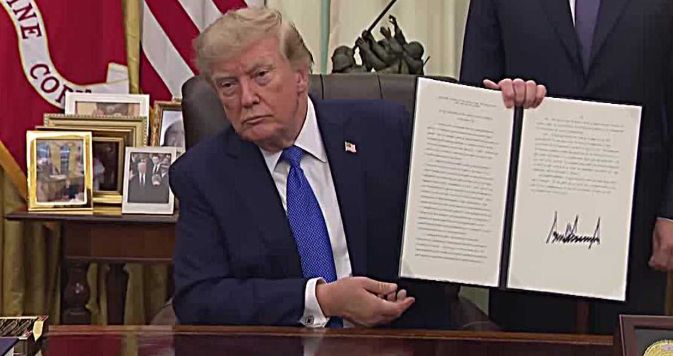 Trump firma decreto contra el llamado “turismo de nacimiento”