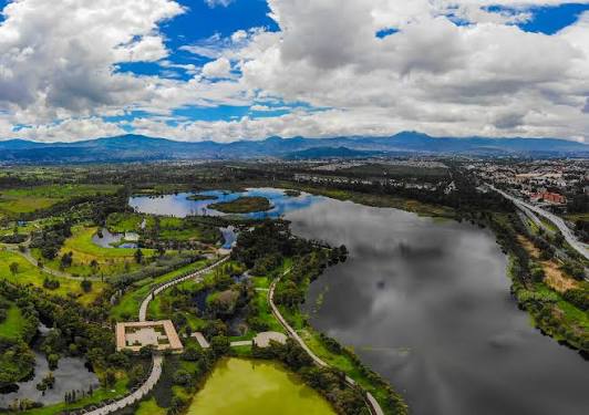 Operativo en Xochimilco destapa presuntas descargas contaminantes hacia la zona lacustre