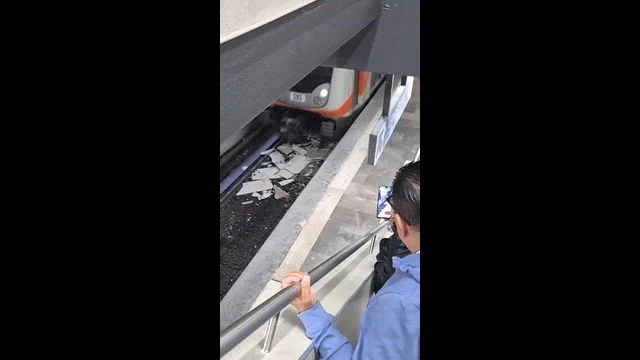 Usuarios denuncian riesgos en el Metro tras caída de plafón en estación Xola