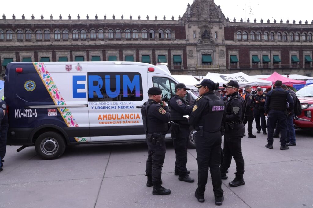 Flamazo en campamento de la UPREZ moviliza a Bomberos y Protección Civil en el Zócalo CDMX
