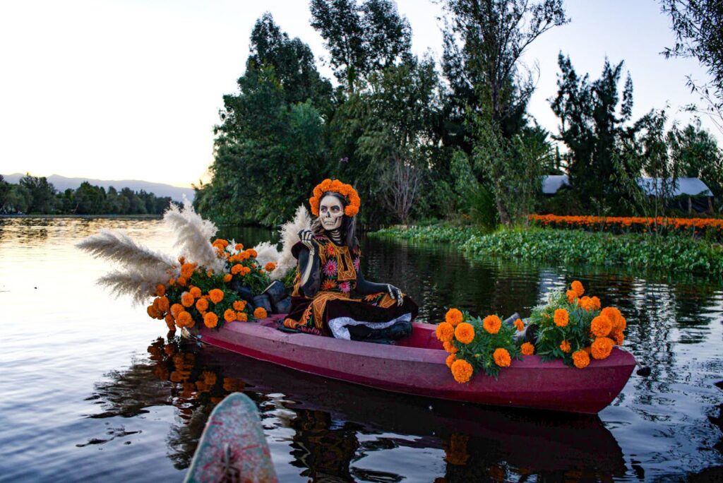Xochimilco: Navegación en trajineras y conservación de canales