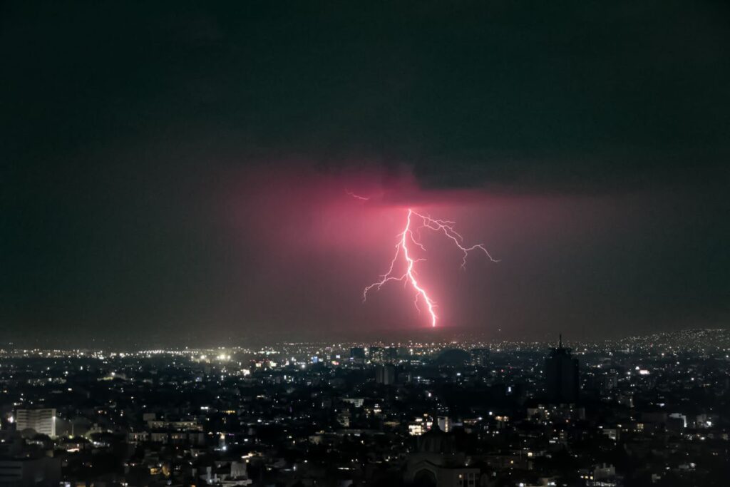 Prepárate para un fin de semana pasado por agua: lluvias, granizo y frío marcarán el clima en CDMX
