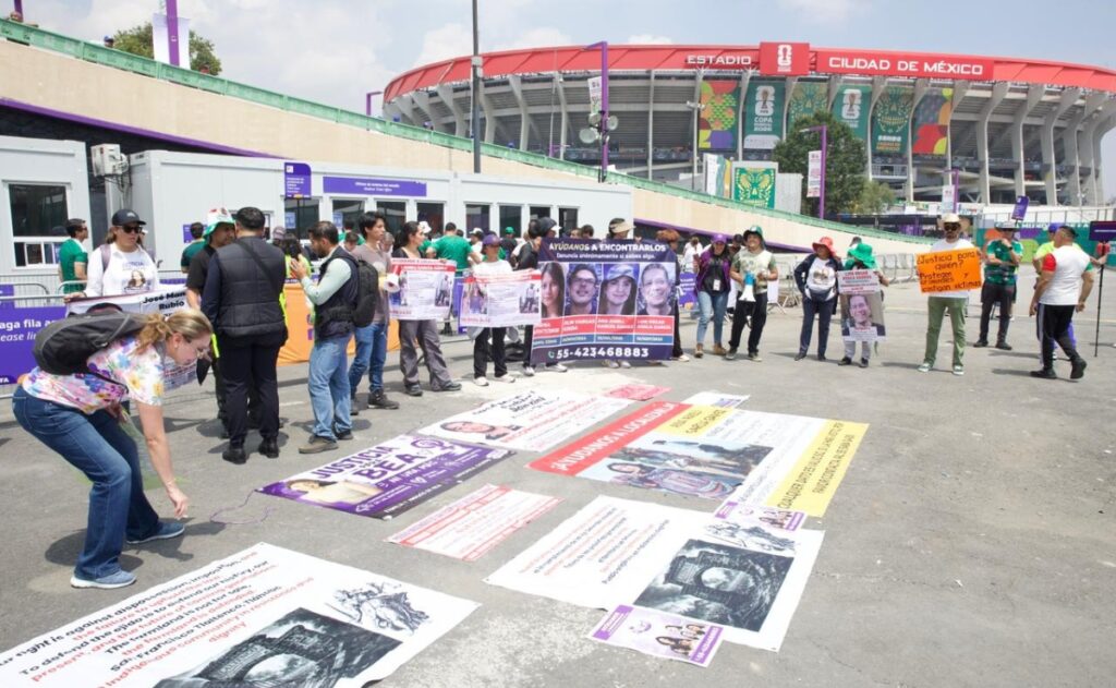 Madres buscadoras convierten la inauguración del Mundial en tribuna contra el olvido