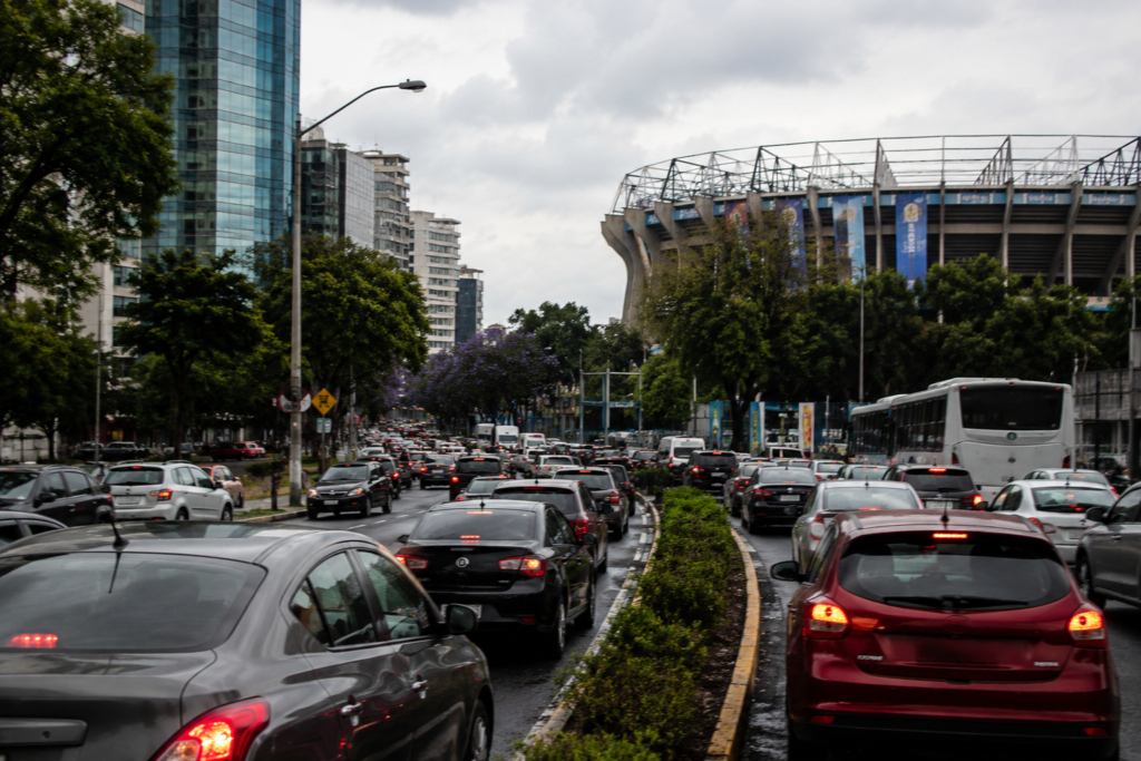 Alerta vial en CDMX: Hoy No Circula, bloqueos y fútbol complicarán el tránsito este lunes