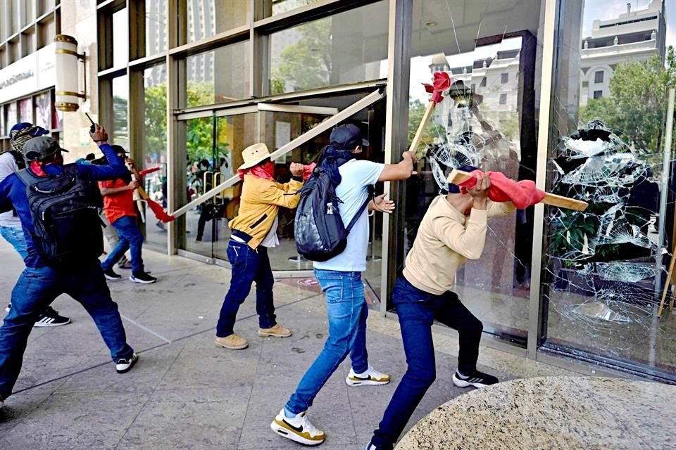 CNTE desafía al Gobierno: acciones simultáneas en CDMX, Oaxaca, Guerrero y Chiapas