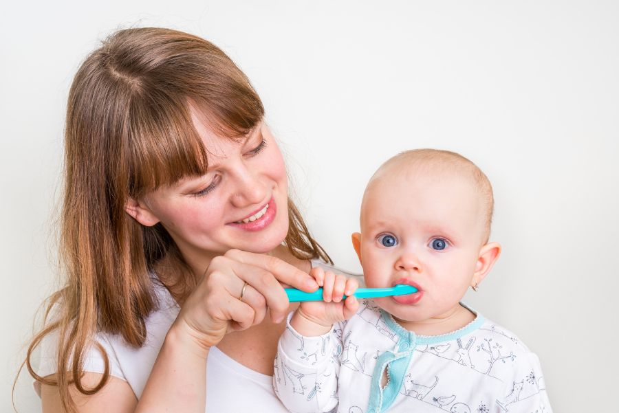 Los dientes de leche sí importan: la guía que todo padre debe conocer para prevenir caries desde el primer diente