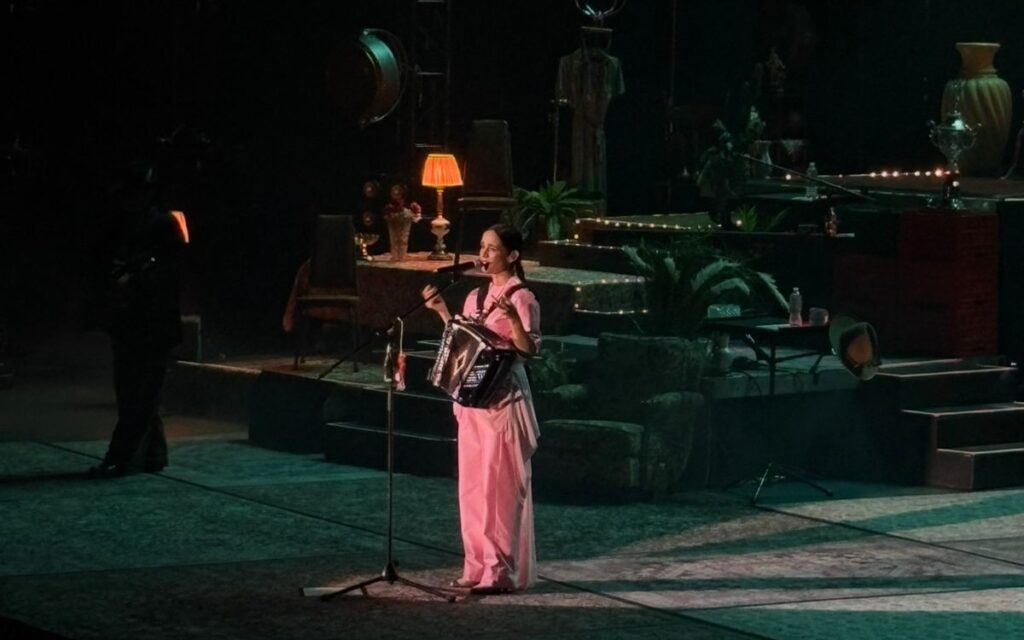 Julieta Venegas conquista el Auditorio Nacional con una noche de nostalgia, amistad y grandes invitados