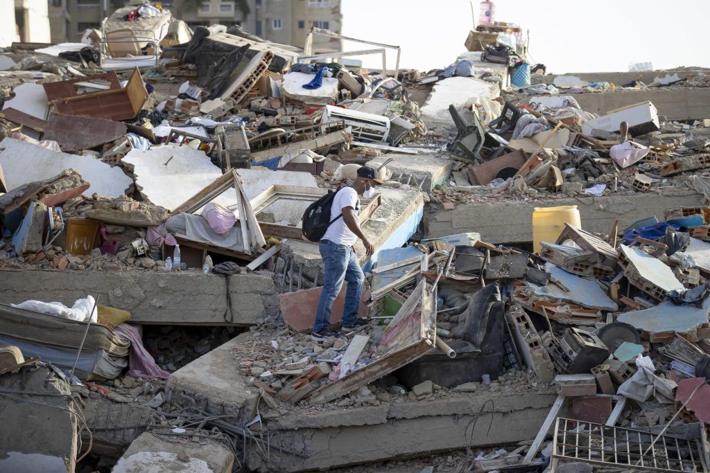 Sube a 920 la cifra de muertos por terremotos en Venezuela