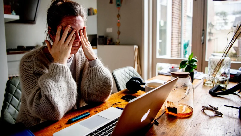 ¿Duermes muchas horas y aun así tienes sueño? Estas podrían ser las causas detrás de la somnolencia excesiva