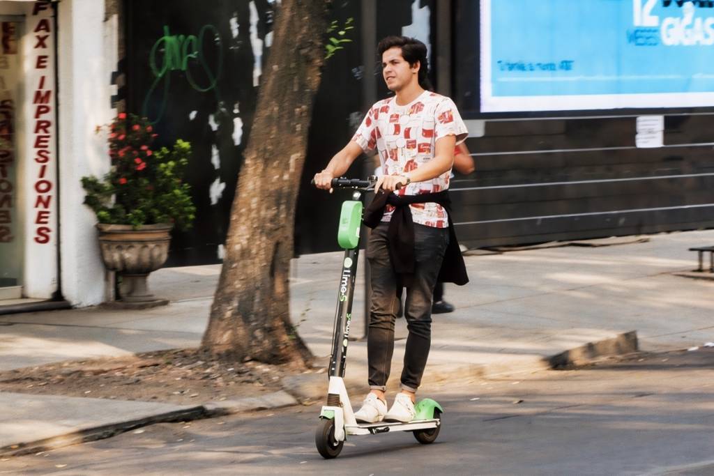 ¿Tienes un scooter eléctrico? Esto deberás pagar para circular legalmente en CDMX