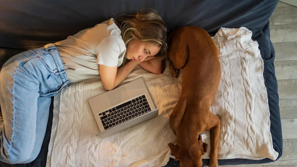 La nueva tendencia en redes: influencers que convierten la soledad en un estilo de vida