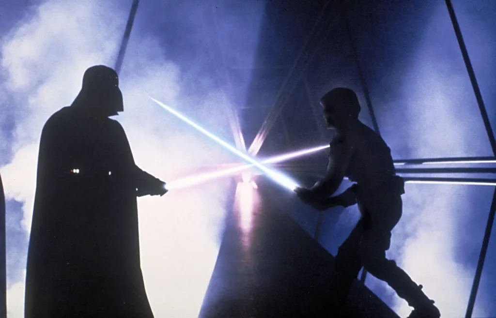 El legendario sable de luz de Luke Skywalker rompe récord y se vende por 3,75 millones de dólares