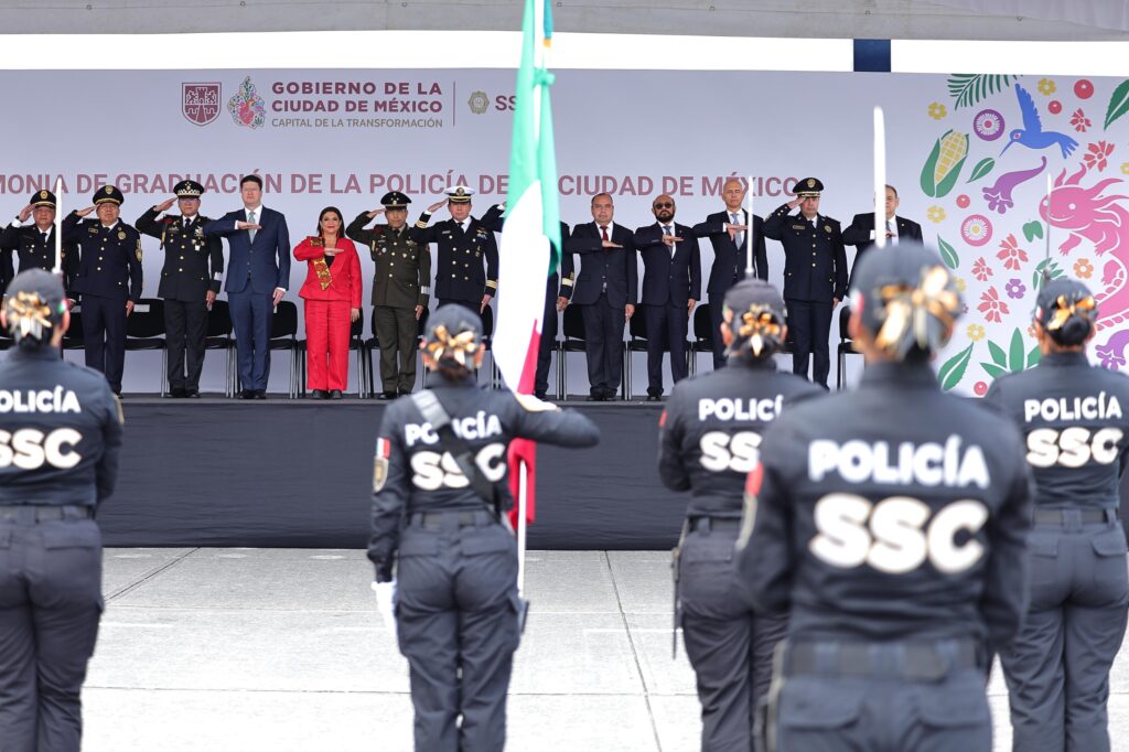 Brugada anuncia bono para policías del Mundial y fortalece la SSC con 426 nuevos egresados