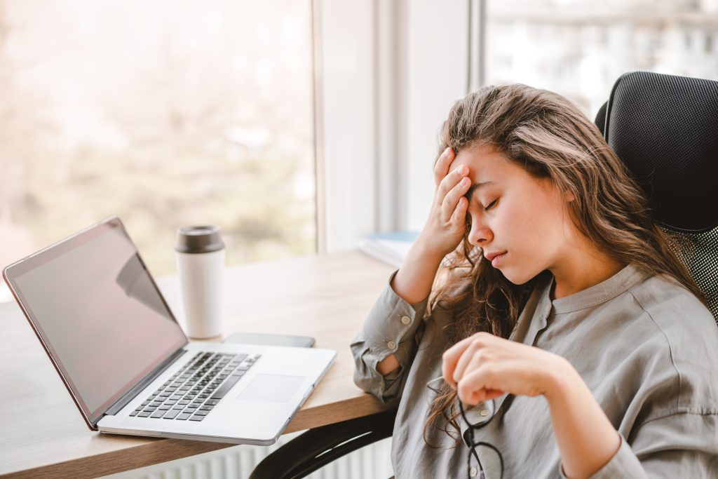 ¿Terminas el fin de semana y sigues cansado? Los hábitos que ayudan a recuperar la energía de verdad