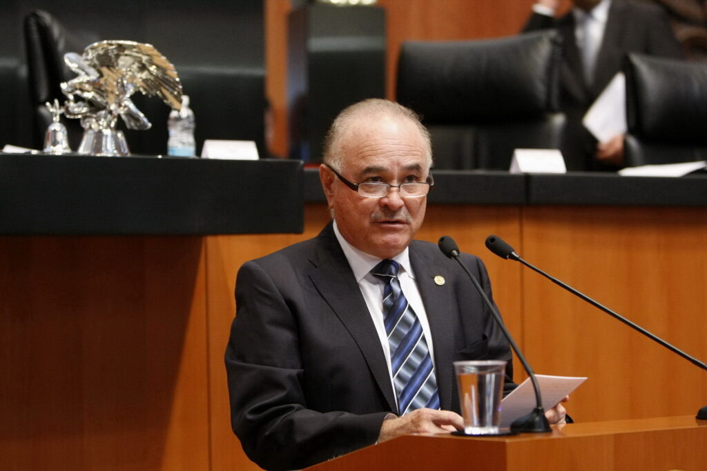 Ruffo llega esposado a FGR por caso de huachicol fiscal