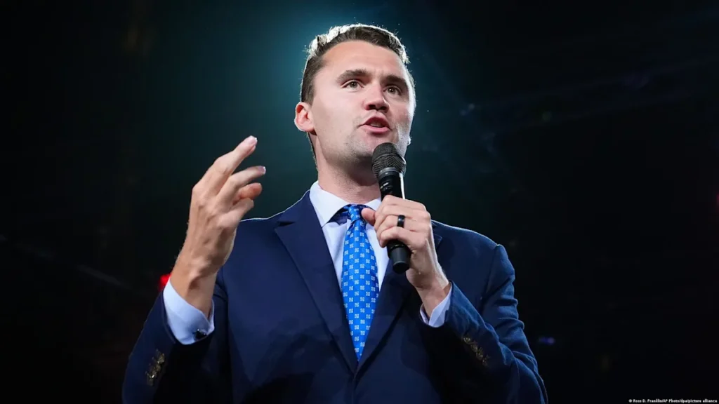 Avanza el caso por el asesinato de Charlie Kirk: presentan autopsia y videos contra el acusado