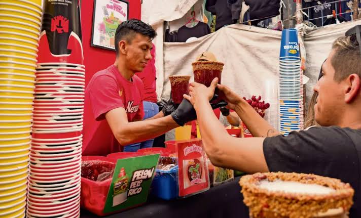 La Ley Seca no alcanzó al ambulantaje: cerveza se vendió libremente en el Centro Histórico