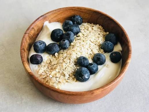Desayuno contra el colesterol: 6 alimentos que ayudan a proteger el corazón desde la primera comida del día