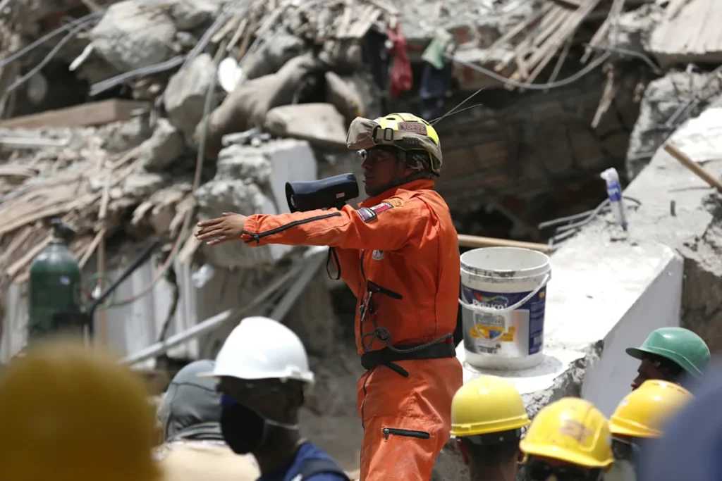 Los Topos llegan a Cali para buscar sobrevivientes tras el terremoto que sacudió Colombia
