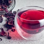 Té de jamaica: cuánto puede bajar la presión arterial y quiénes deben tener cuidado